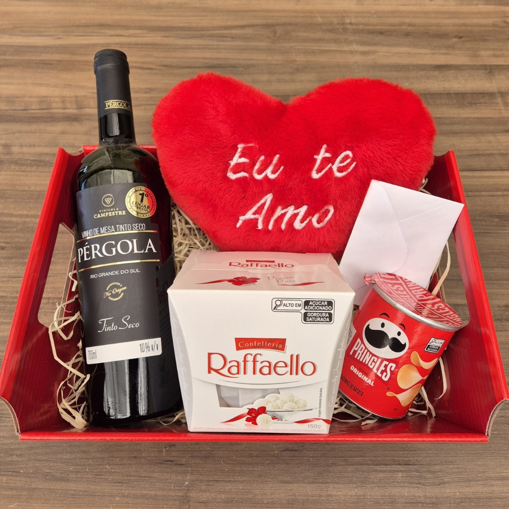 Cesta Romance com Vinho, Chocolates e Pel�cia