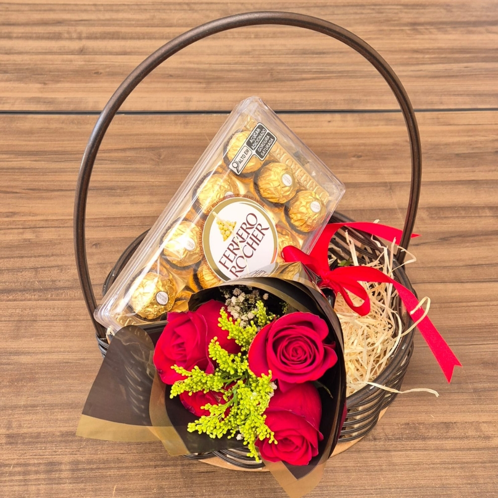 Cesta Luxo com 4 Rosas Vermelhas e Ferrero Rocher 150g