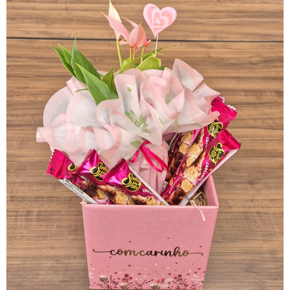 Cesta Delicadeza Rosa com Ant�rio e Sonho de Valsa