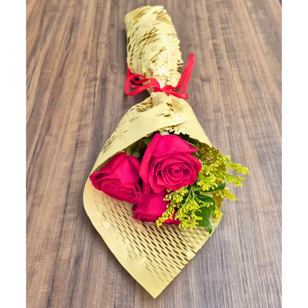 Buqu� Cl�ssico com 3 Rosas Vermelhas