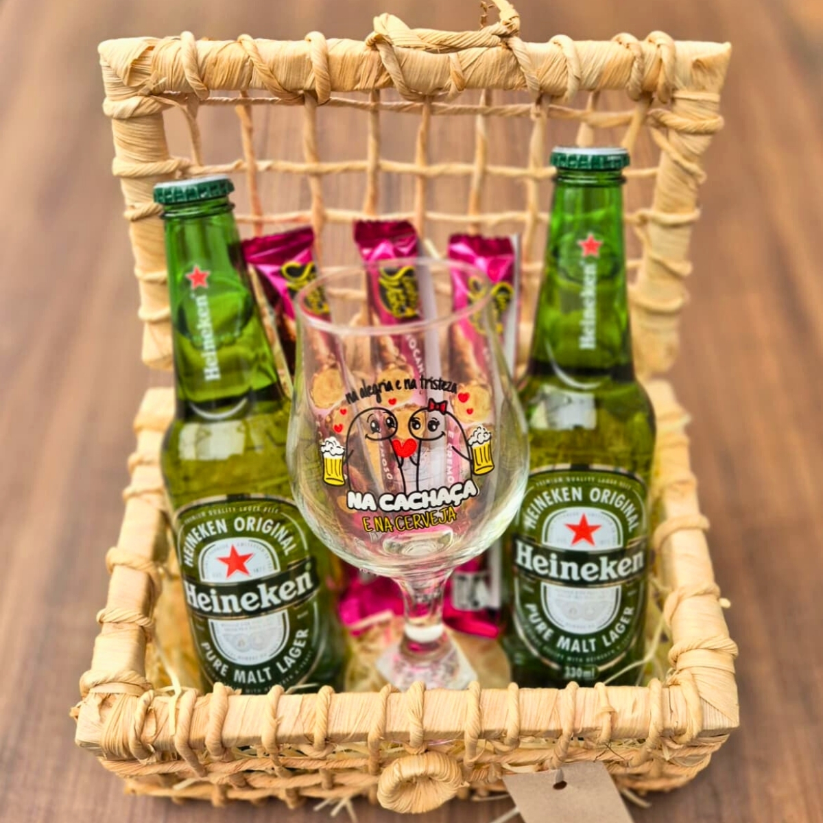 Cesta com Cervejas, Ta�a e Chocolates