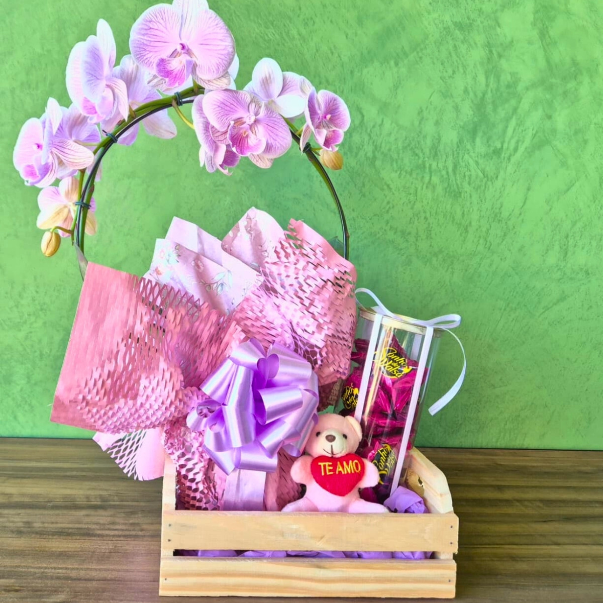 Cesta com Orqu�dea, Chocolates e Pel�cia Rosa